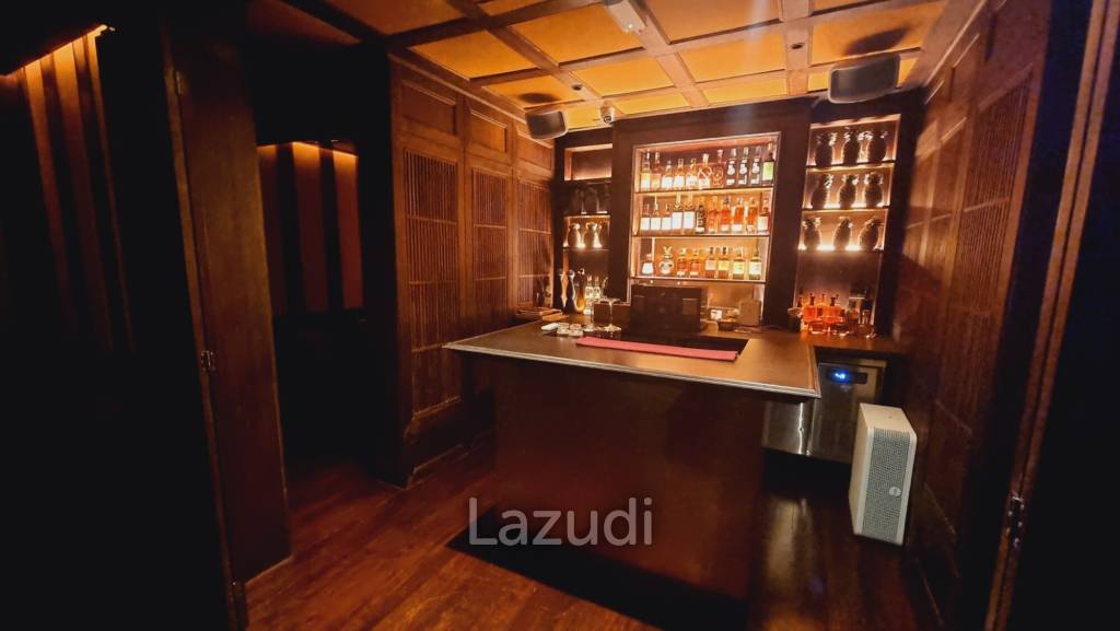Elegant Thong Lo/Petchburi Corner Gem — 416sqm Restaurant Space with Outdoor Space and Ample Parking