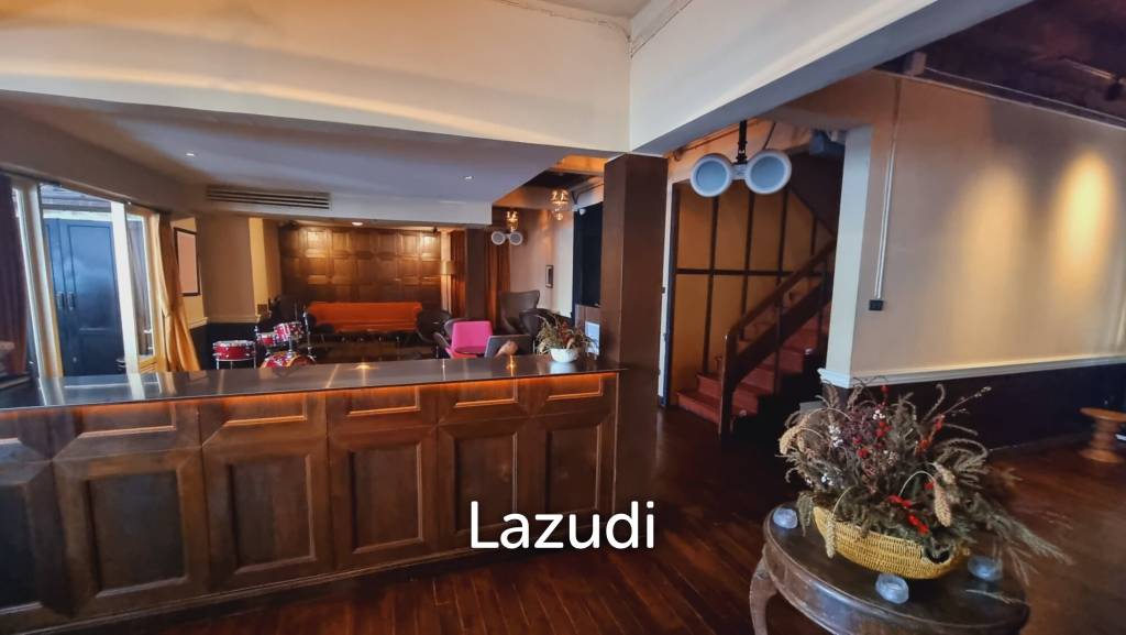 Elegant Thong Lo/Petchburi Corner Gem — 416sqm Restaurant Space with Outdoor Space and Ample Parking