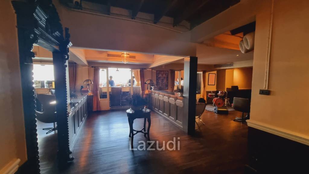 Elegant Thong Lo/Petchburi Corner Gem — 416sqm Restaurant Space with Outdoor Space and Ample Parking
