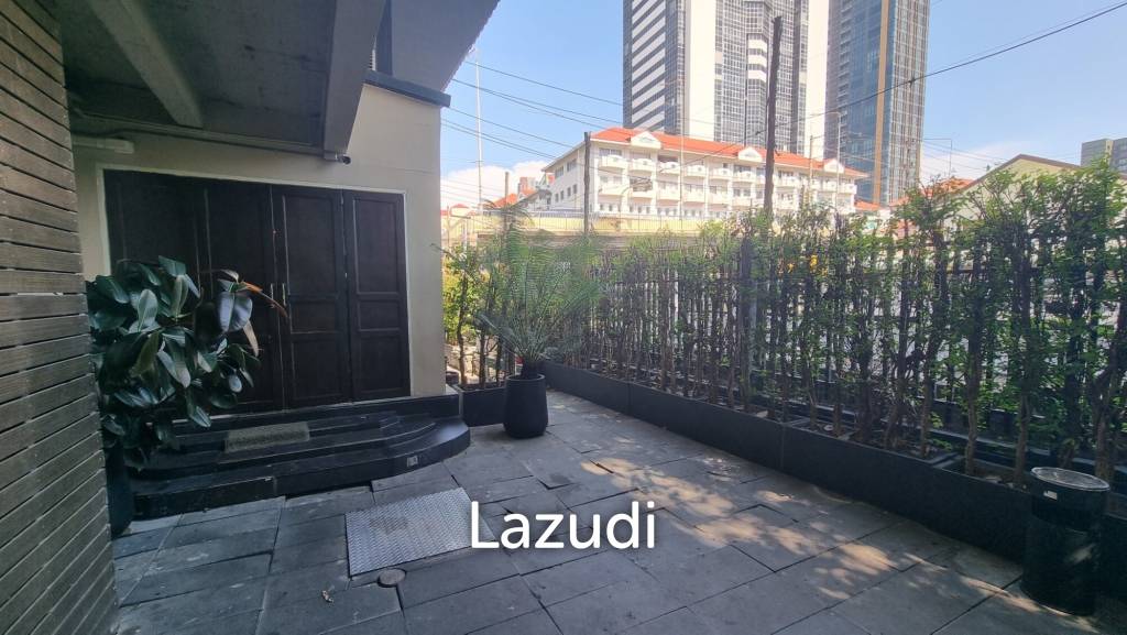 Elegant Thong Lo/Petchburi Corner Gem — 416sqm Restaurant Space with Outdoor Space and Ample Parking