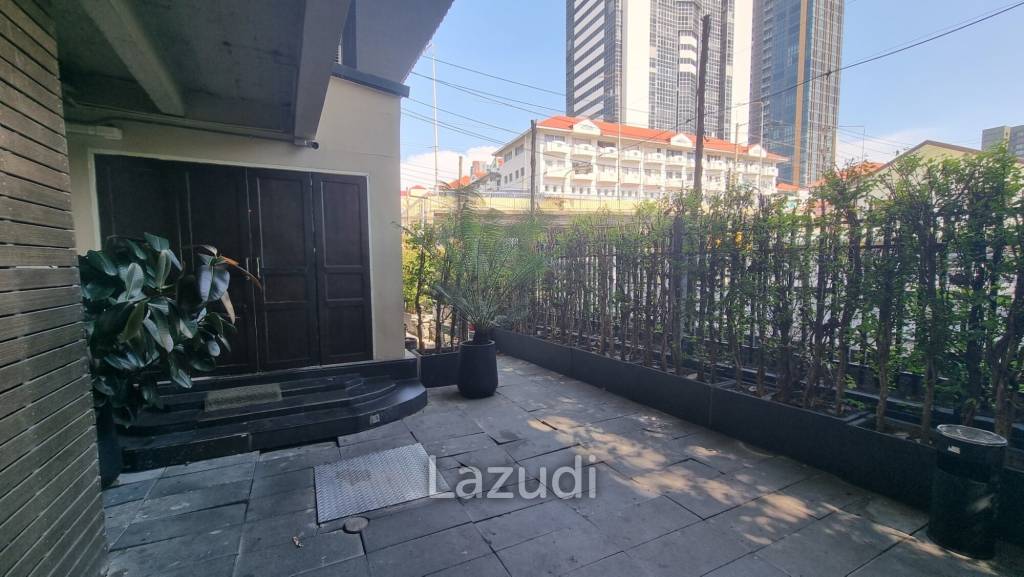 Elegant Thong Lo/Petchburi Corner Gem — 416sqm Restaurant Space with Outdoor Space and Ample Parking