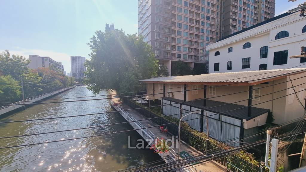 Elegant Thong Lo/Petchburi Corner Gem — 416sqm Restaurant Space with Outdoor Space and Ample Parking