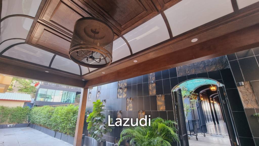 Elegant Thong Lo/Petchburi Corner Gem — 416sqm Restaurant Space with Outdoor Space and Ample Parking
