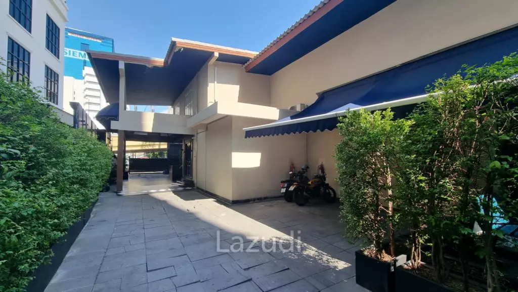 Elegant Thong Lo/Petchburi Corner Gem — 416sqm Restaurant Space with Outdoor Space and Ample Parking