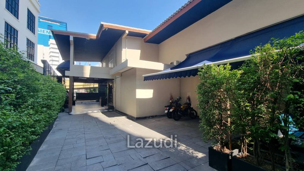 Elegant Thong Lo/Petchburi Corner Gem — 416sqm Restaurant Space with Outdoor Space and Ample Parking