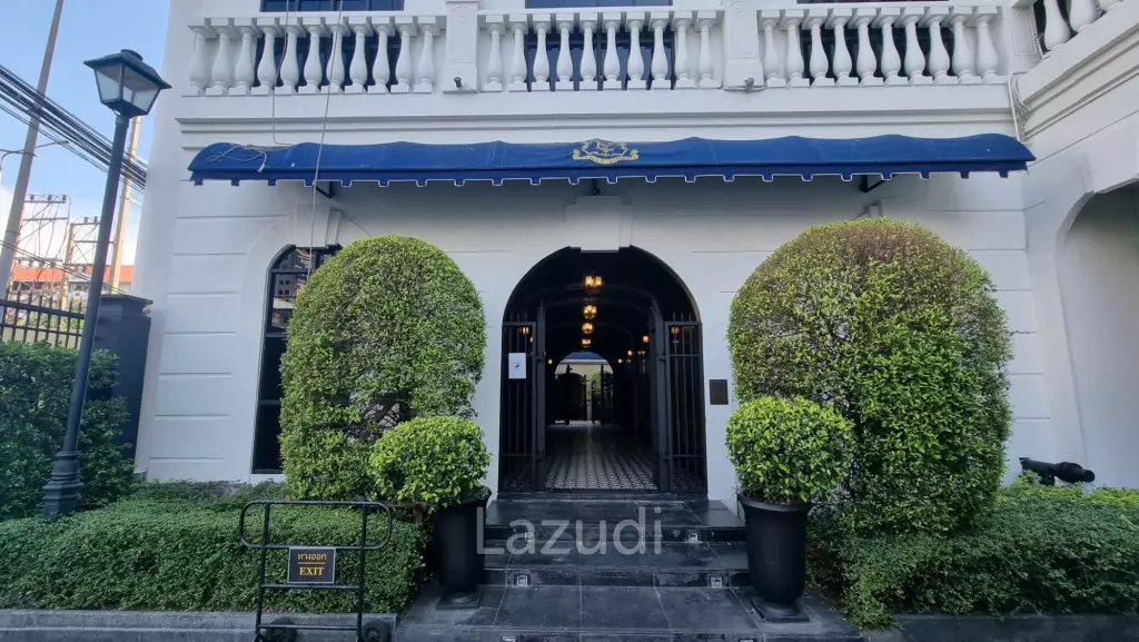 Elegant Thong Lo/Petchburi Corner Gem — 416sqm Restaurant Space with Outdoor Space and Ample Parking