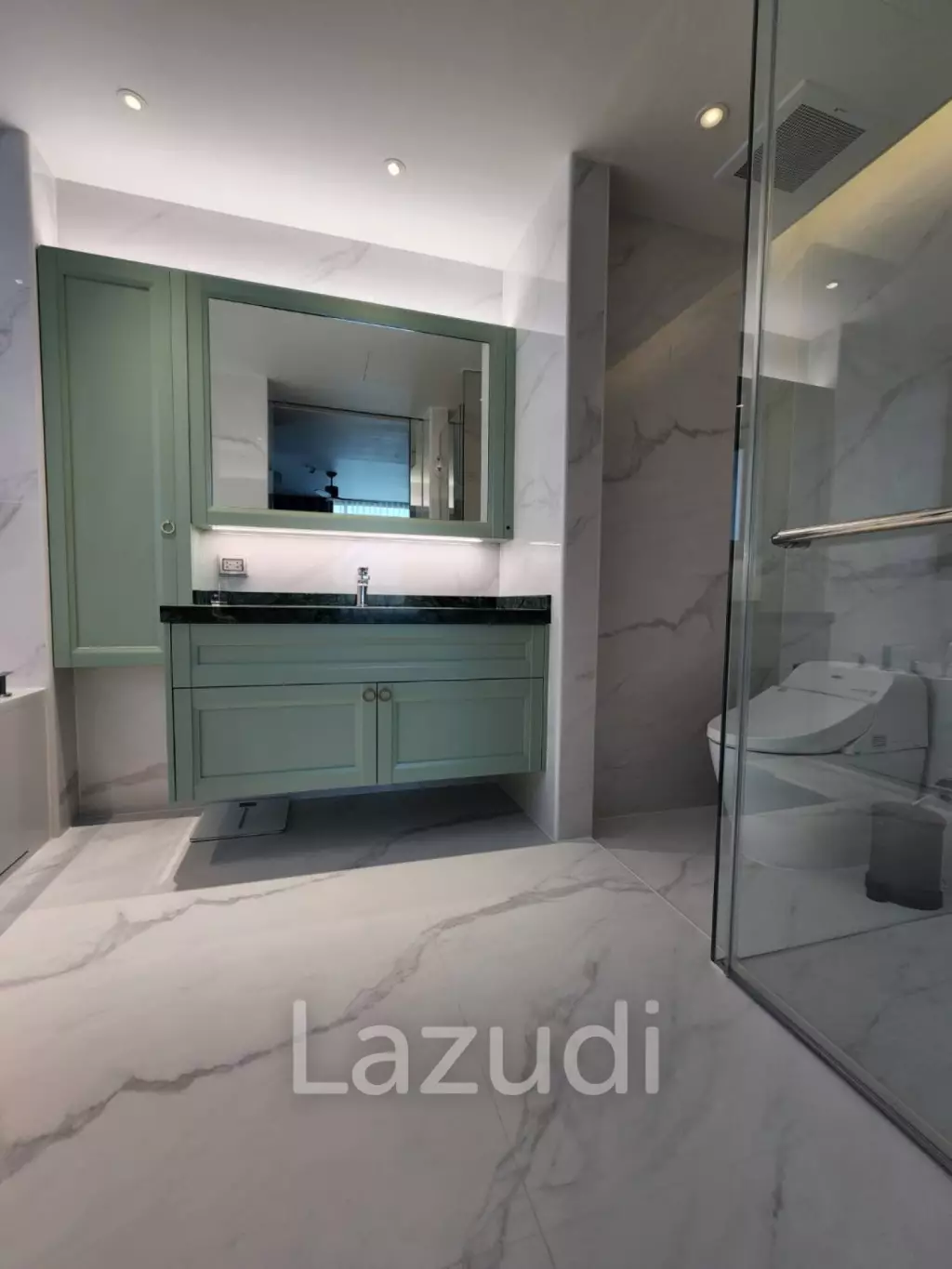 Veranda Residence: Stunning Beach front  3 beds 3 bath condo