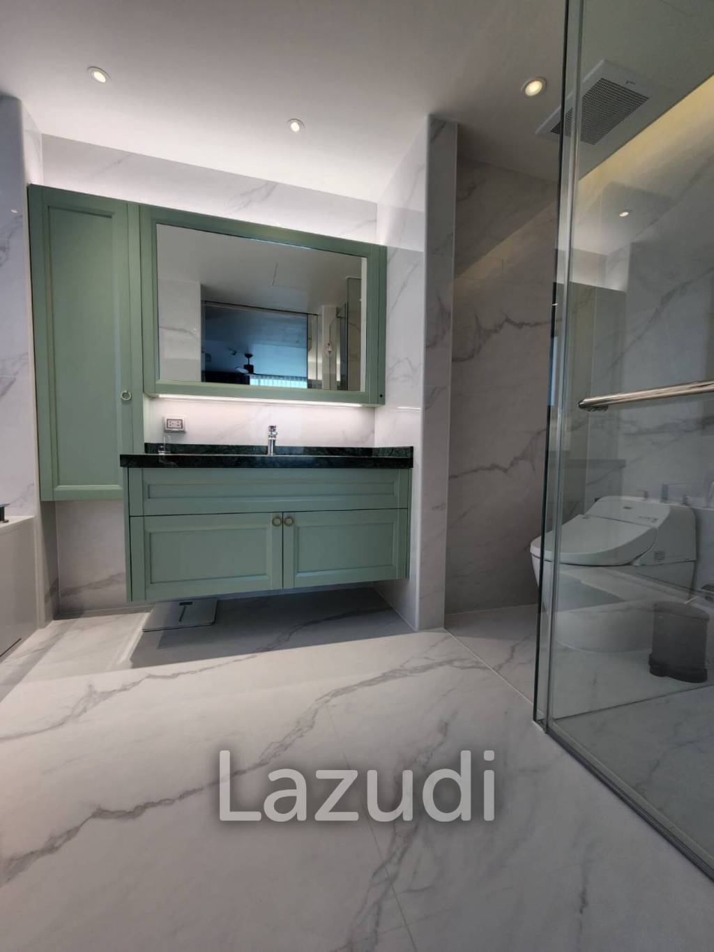 Veranda Residence: Stunning Beach front  3 beds 3 bath condo
