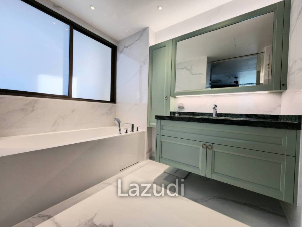 Veranda Residence: Stunning Beach front  3 beds 3 bath condo