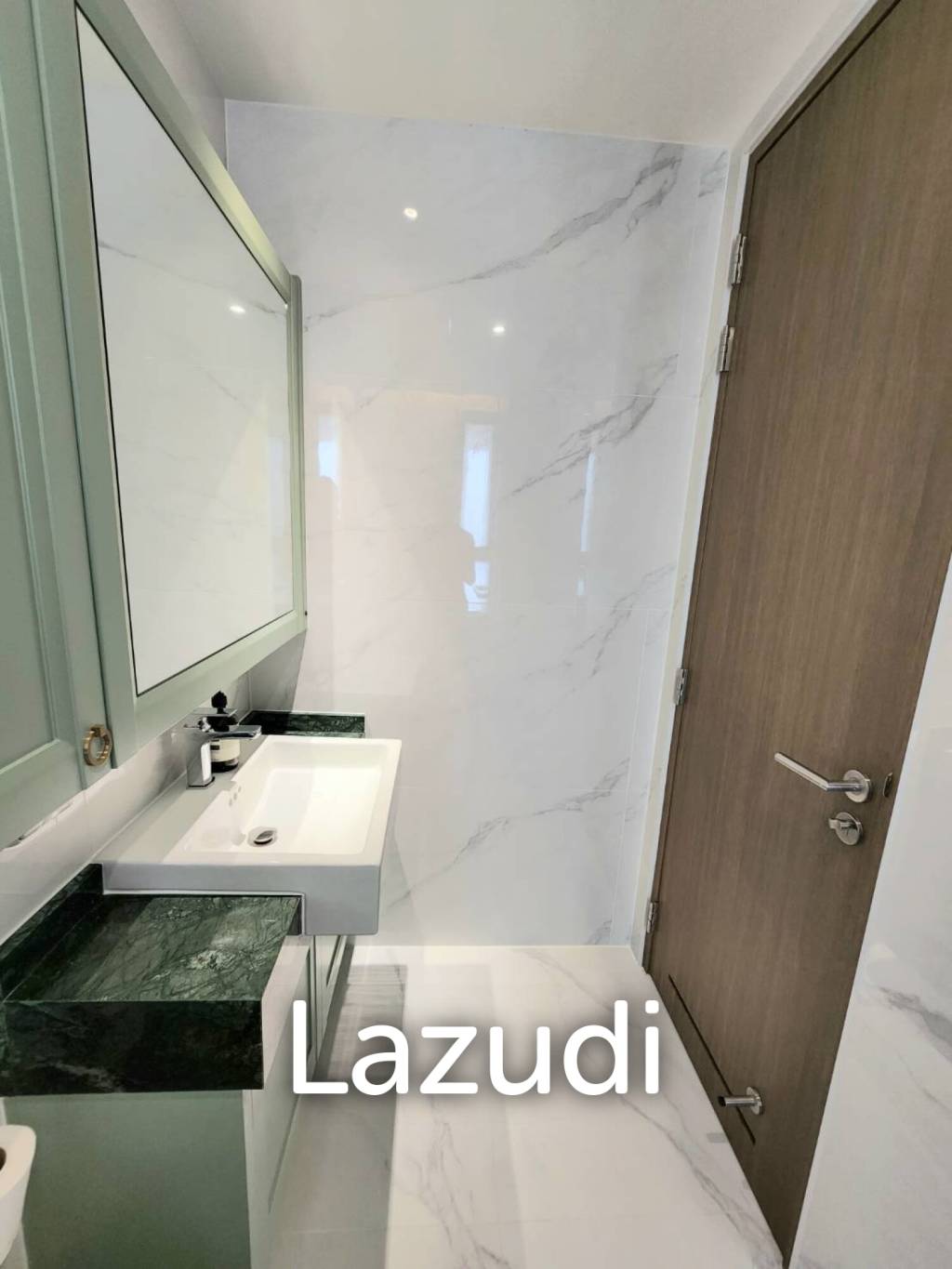 Veranda Residence: Stunning Beach front  3 beds 3 bath condo