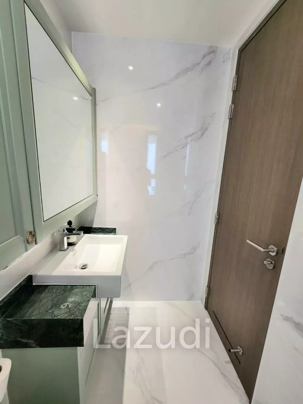 Veranda Residence: Stunning Beach front  3 beds 3 bath condo