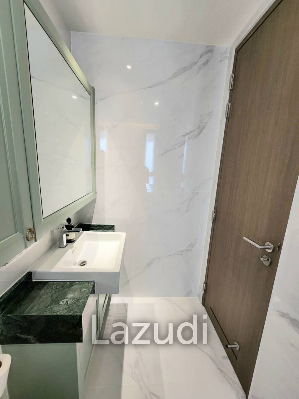 Veranda Residence: Stunning Beach front  3 beds 3 bath condo