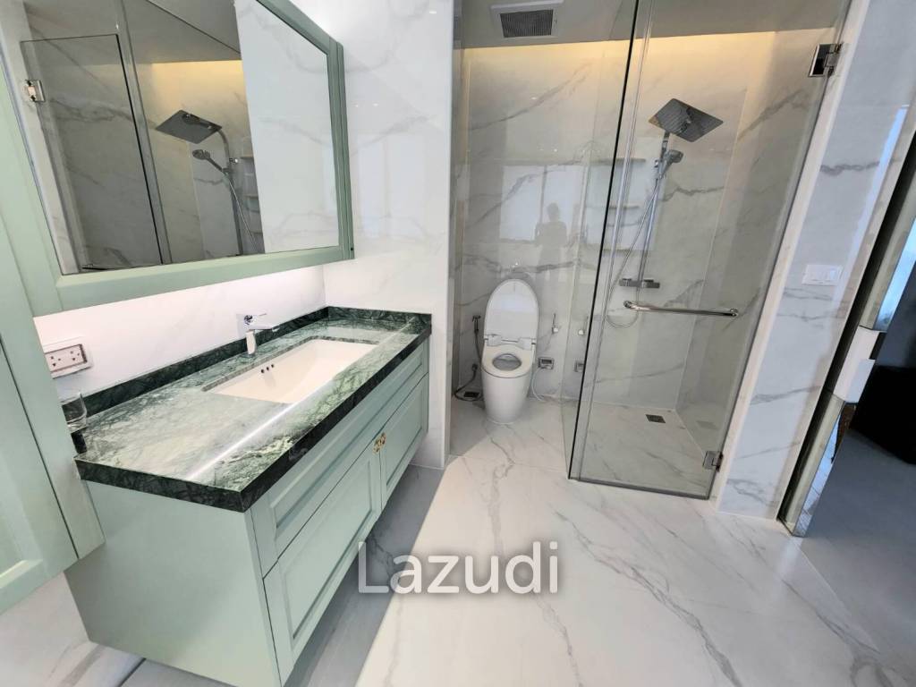 Veranda Residence: Stunning Beach front  3 beds 3 bath condo