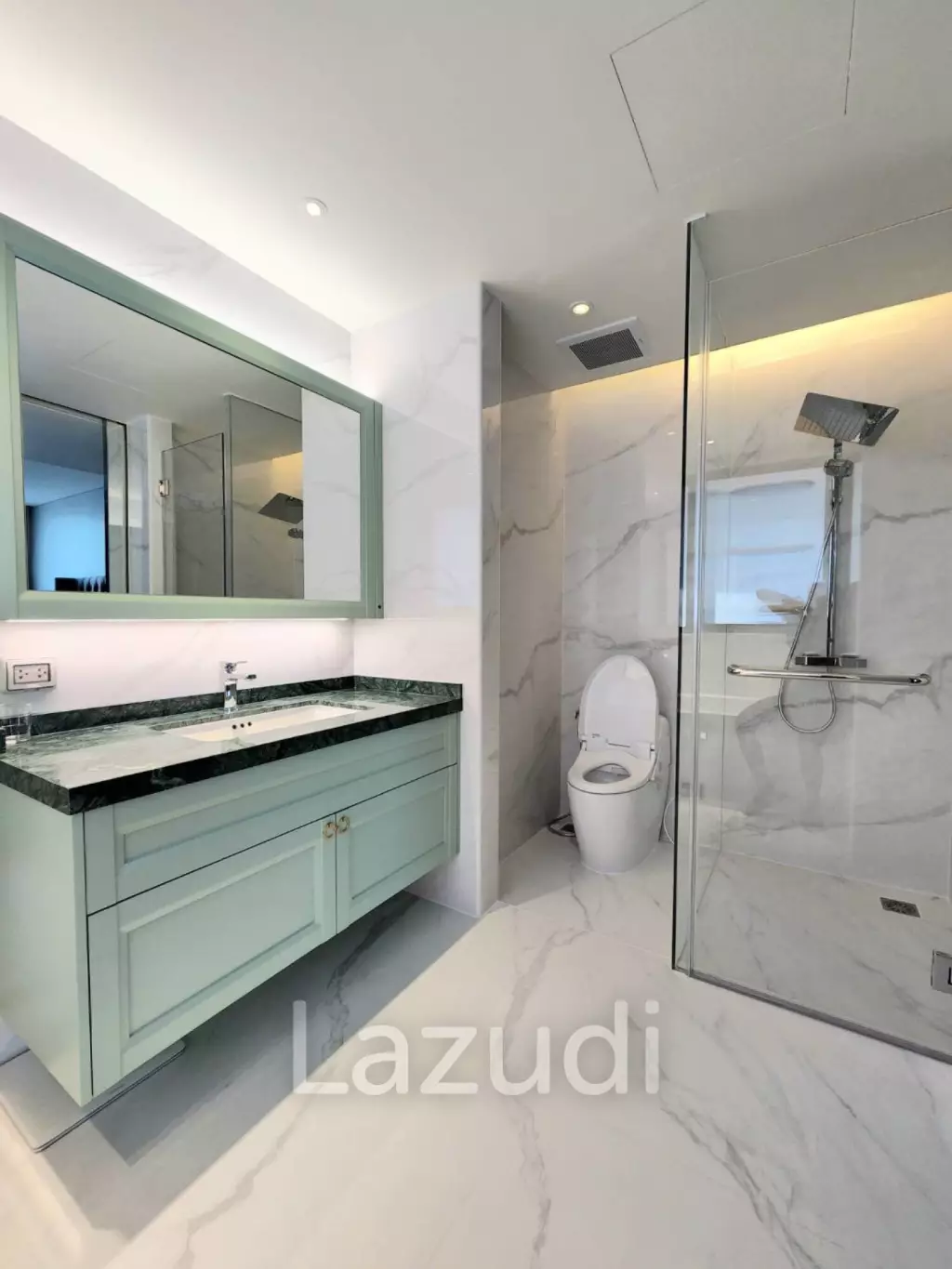 Veranda Residence: Stunning Beach front  3 beds 3 bath condo