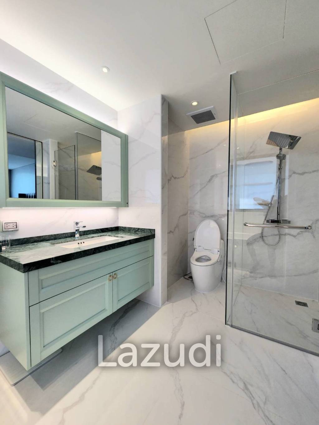 Veranda Residence: Stunning Beach front  3 beds 3 bath condo