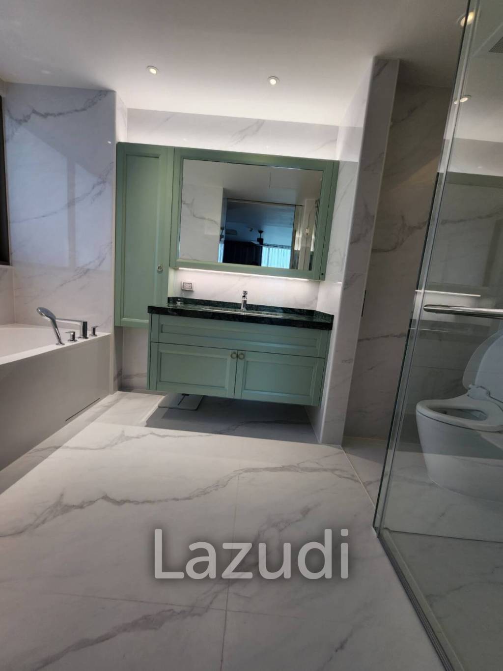 Veranda Residence: Stunning Beach front  3 beds 3 bath condo