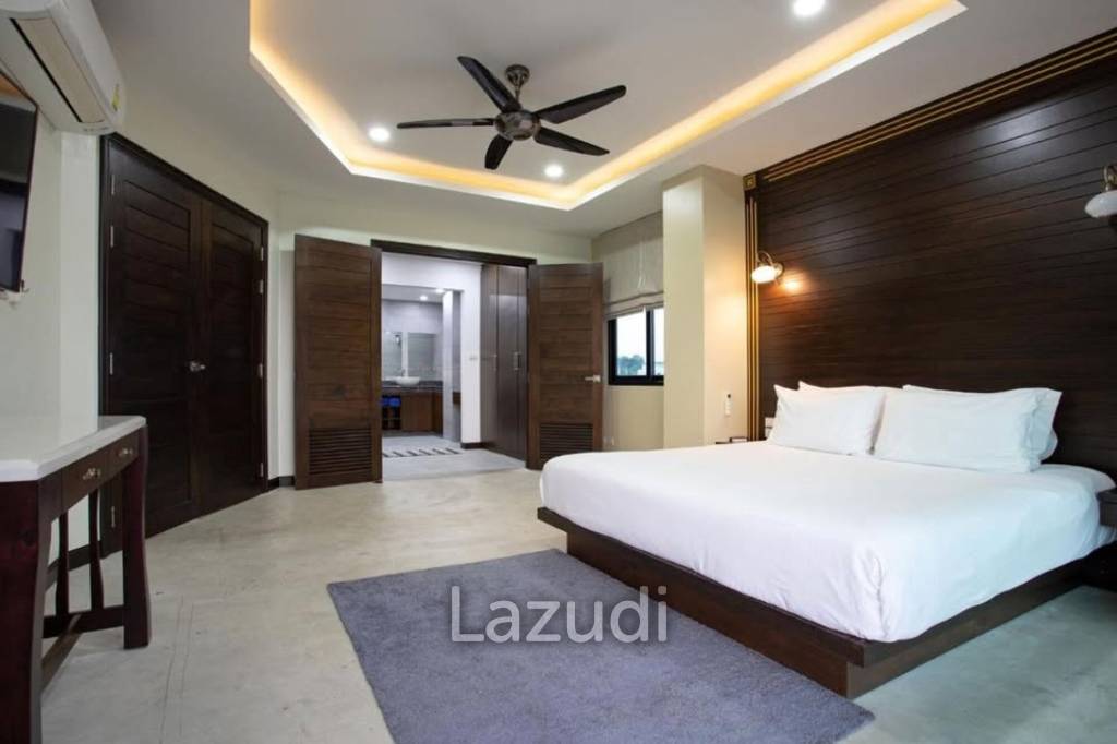 15 Bedroom Property with Stunning Panoramic Views of Chalong Bay