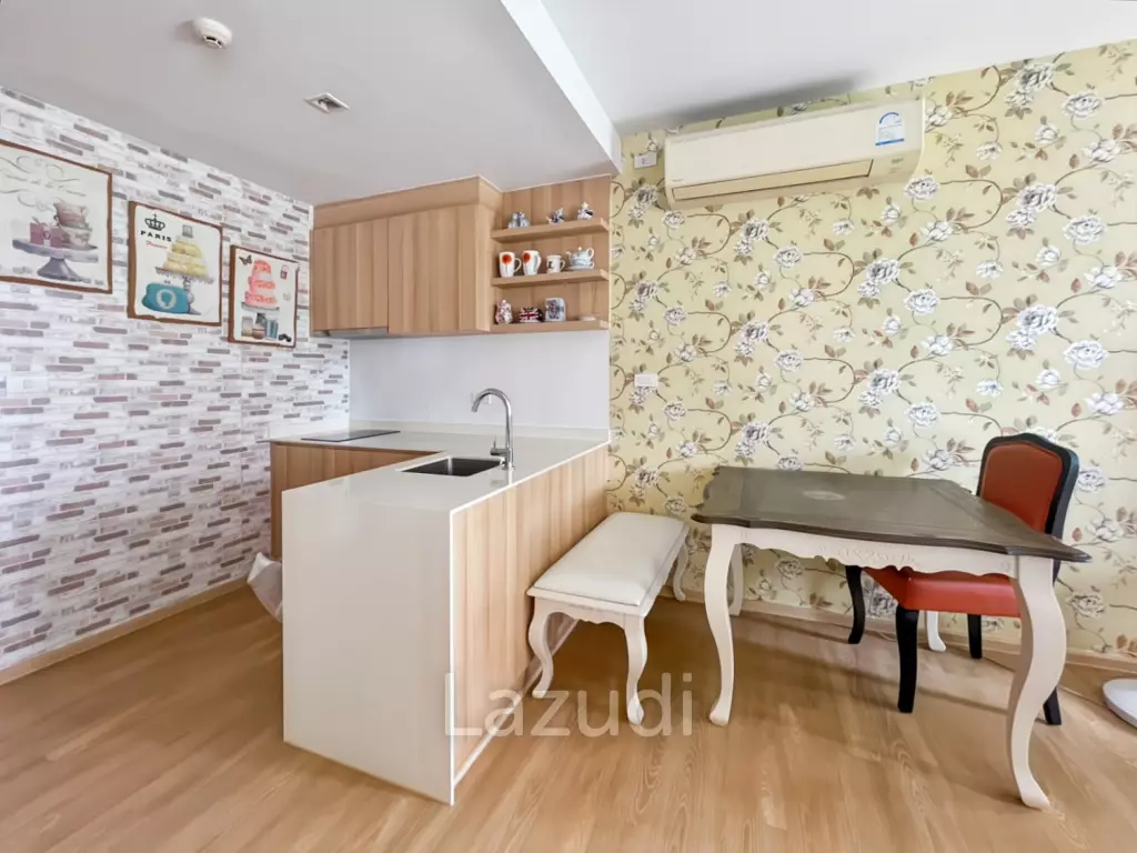 Baan San Kraam: Modern 1 Bedroom Condo with Pool View For Sale