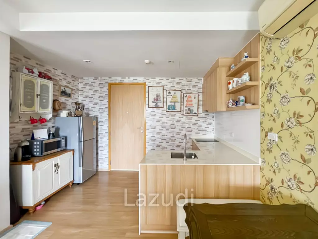 Baan San Kraam: Modern 1 Bedroom Condo with Pool View For Sale