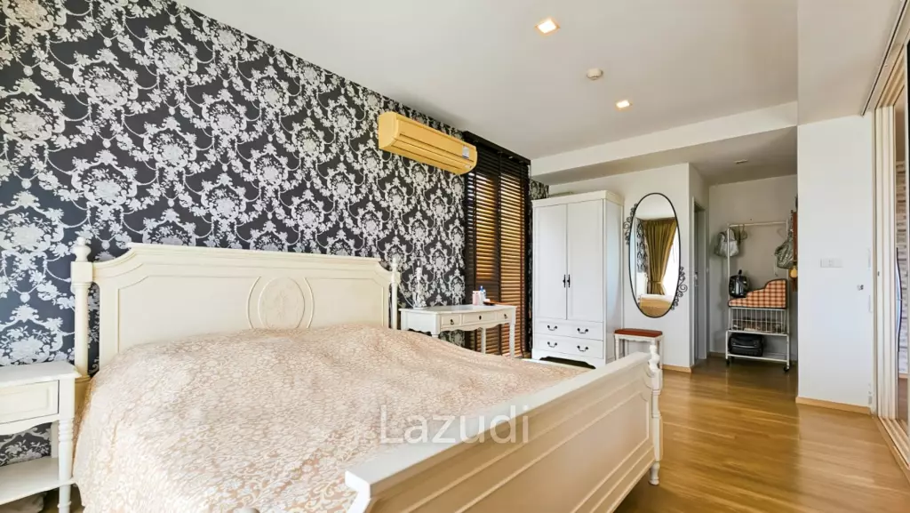 Baan San Kraam: Modern 1 Bedroom Condo with Pool View For Sale