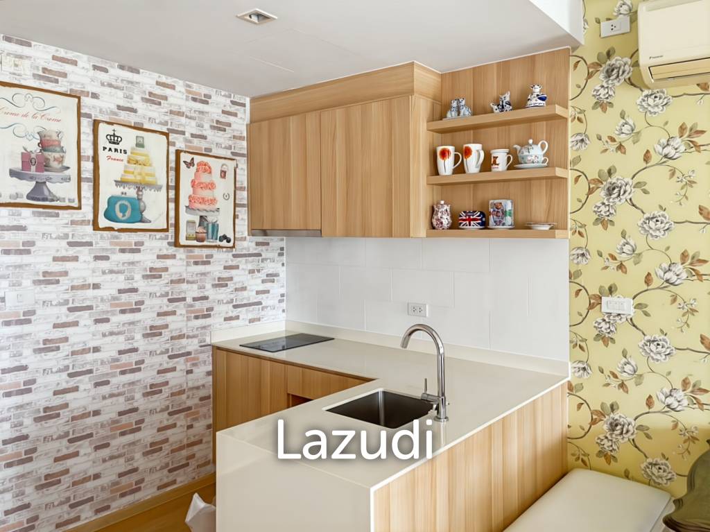 Baan San Kraam: Modern 1 Bedroom Condo with Pool View For Sale