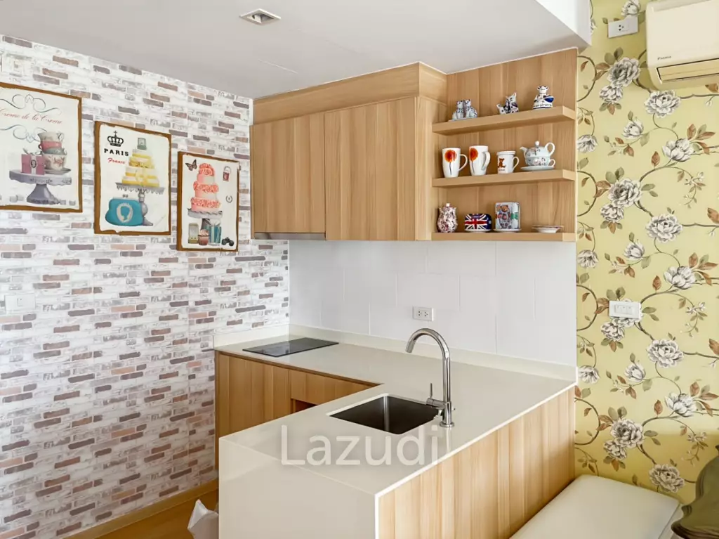 Baan San Kraam: Modern 1 Bedroom Condo with Pool View For Sale