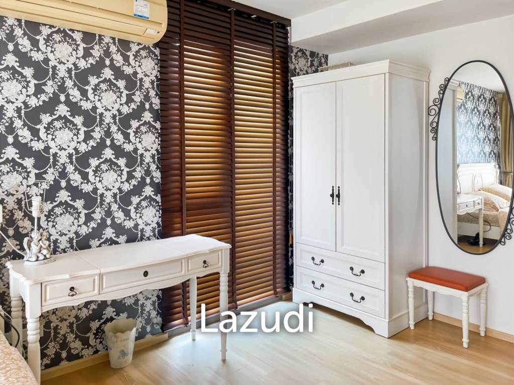 Baan San Kraam: Modern 1 Bedroom Condo with Pool View For Sale