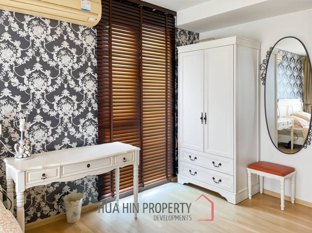 Baan San Kraam: Modern 1 Bedroom Condo with Pool View For Sale