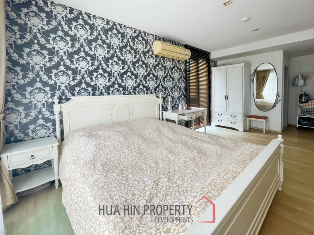 Baan San Kraam: Modern 1 Bedroom Condo with Pool View For Sale