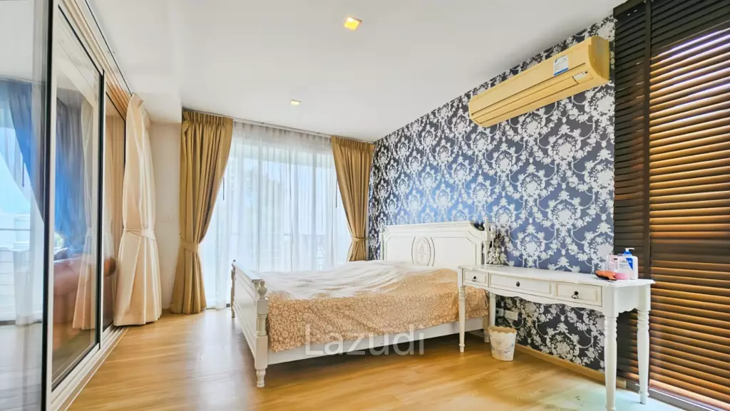 Baan San Kraam: Modern 1 Bedroom Condo with Pool View For Sale