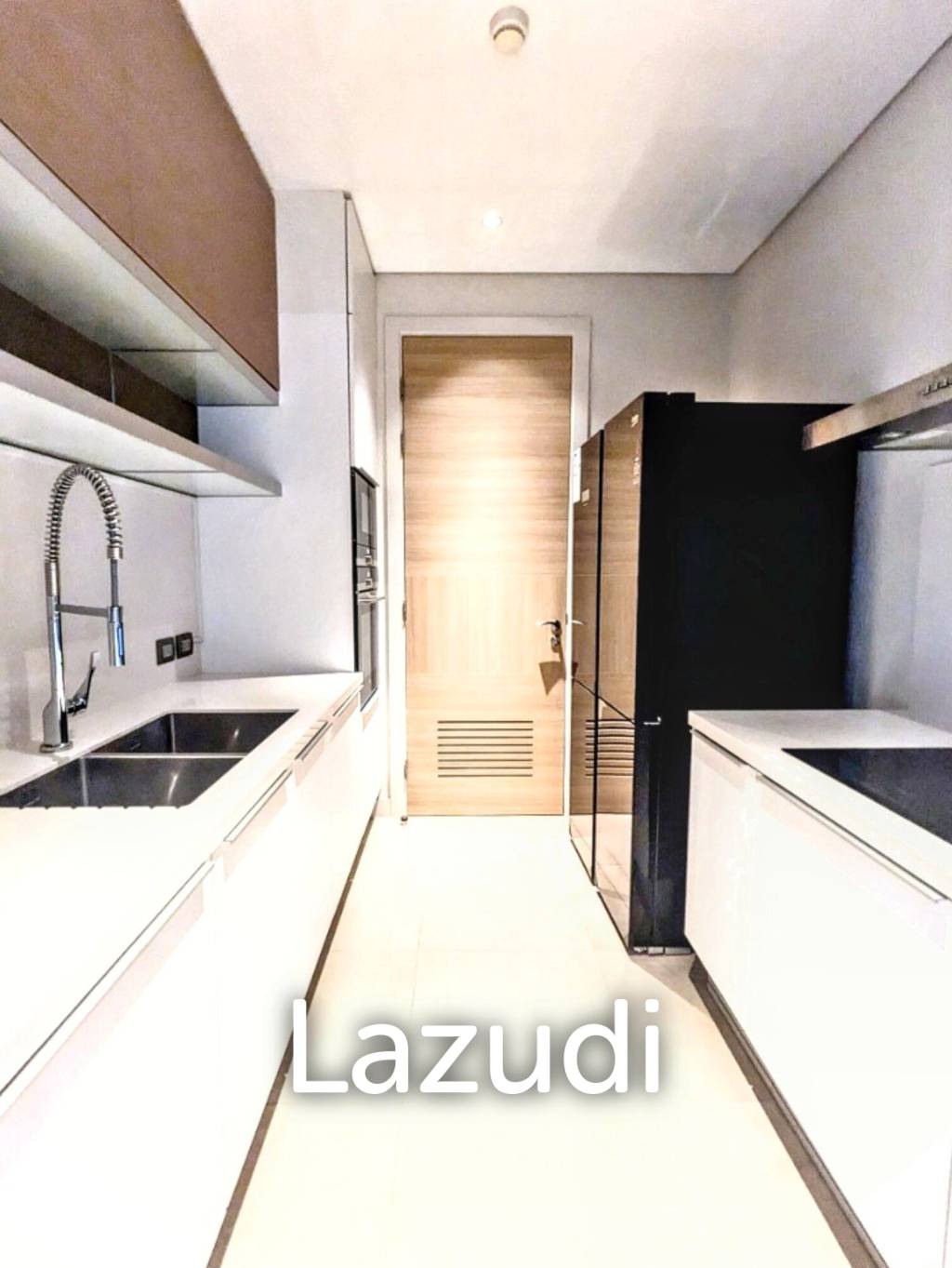 3 Bed 3 Bath 148 SQ.M Sindhorn Residence
