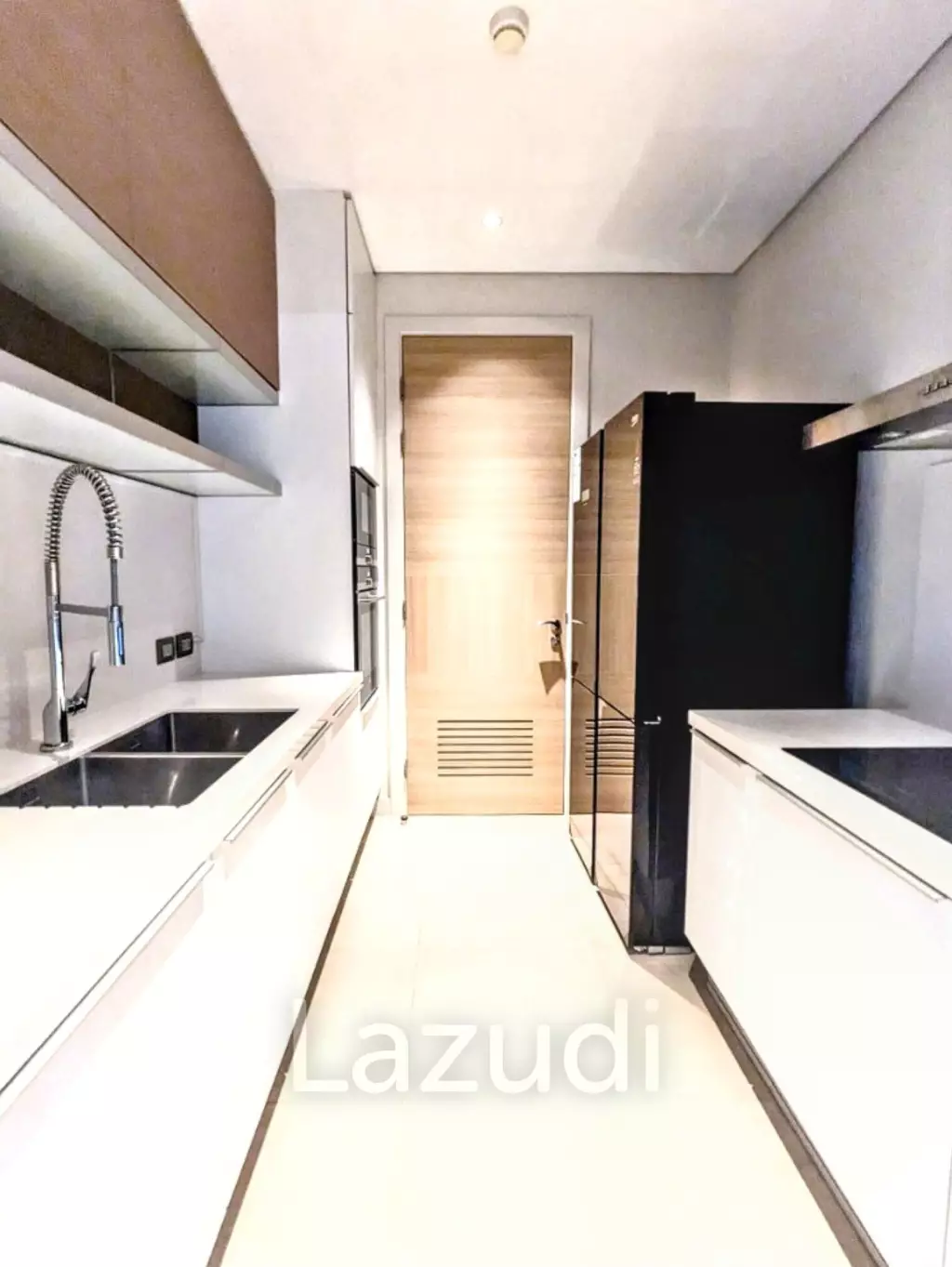 3 Bed 3 Bath 148 SQ.M Sindhorn Residence