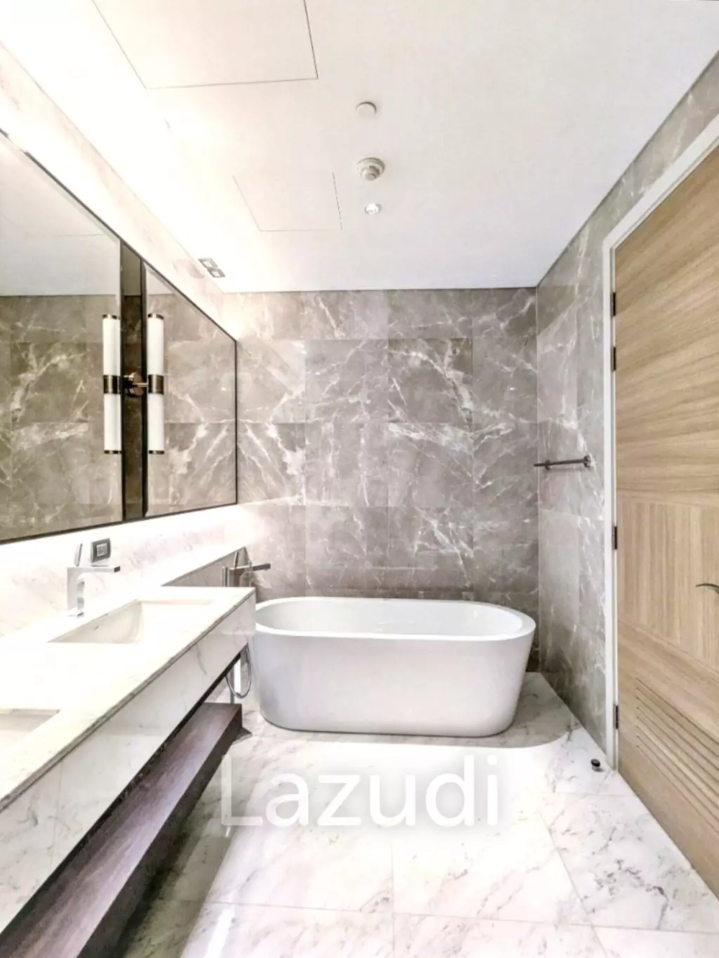 3 Bed 3 Bath 148 SQ.M Sindhorn Residence