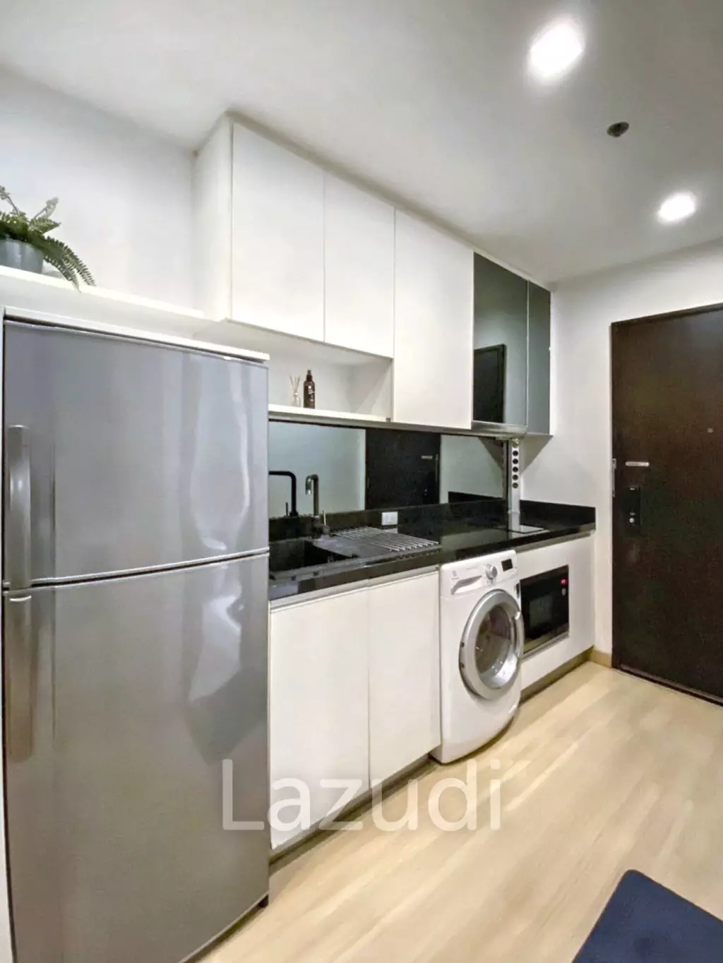 1 Bed 1 Bath 40 SQ.M Sky Walk Condominium