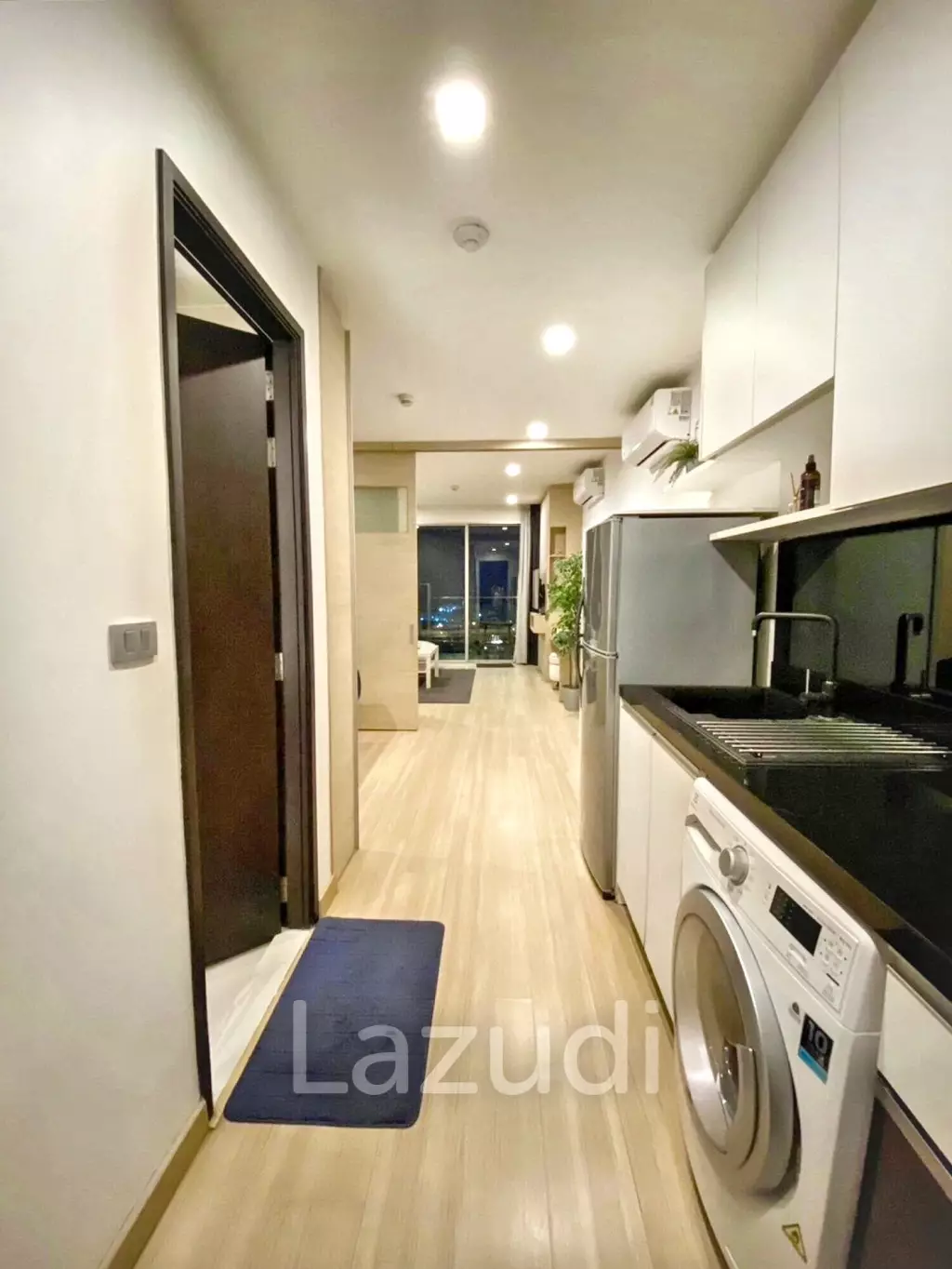 1 Bed 1 Bath 40 SQ.M Sky Walk Condominium
