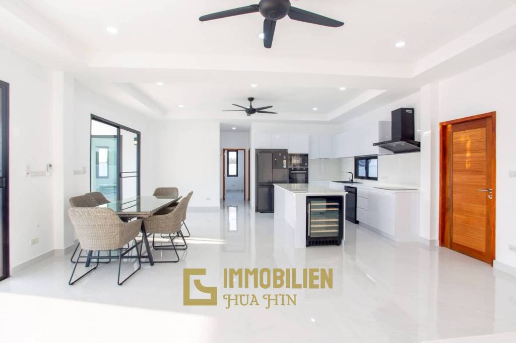 Khemanatra Villa: Современная вилла с 3 спальнями и бассейном