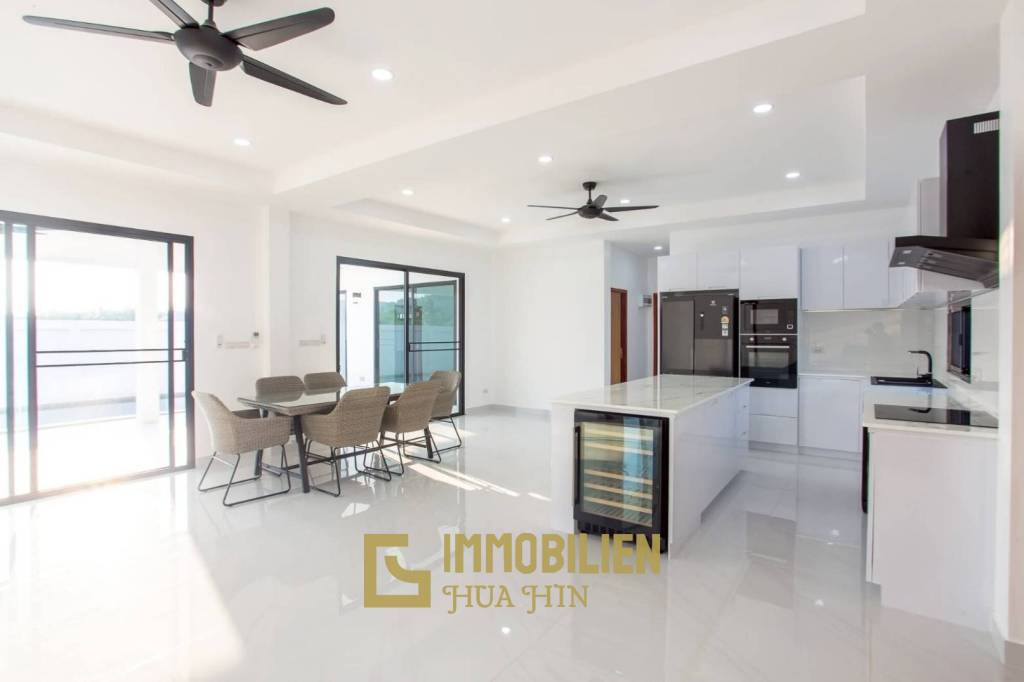 Khemanatra Villa: Современная вилла с 3 спальнями и бассейном