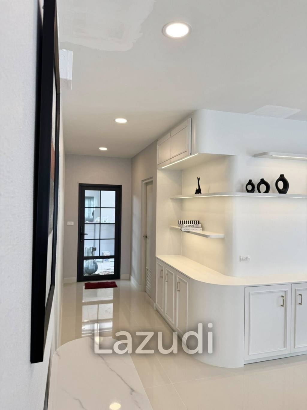 4 Bedroom 5 Bathroom 303 Sq.m Centro Bangna