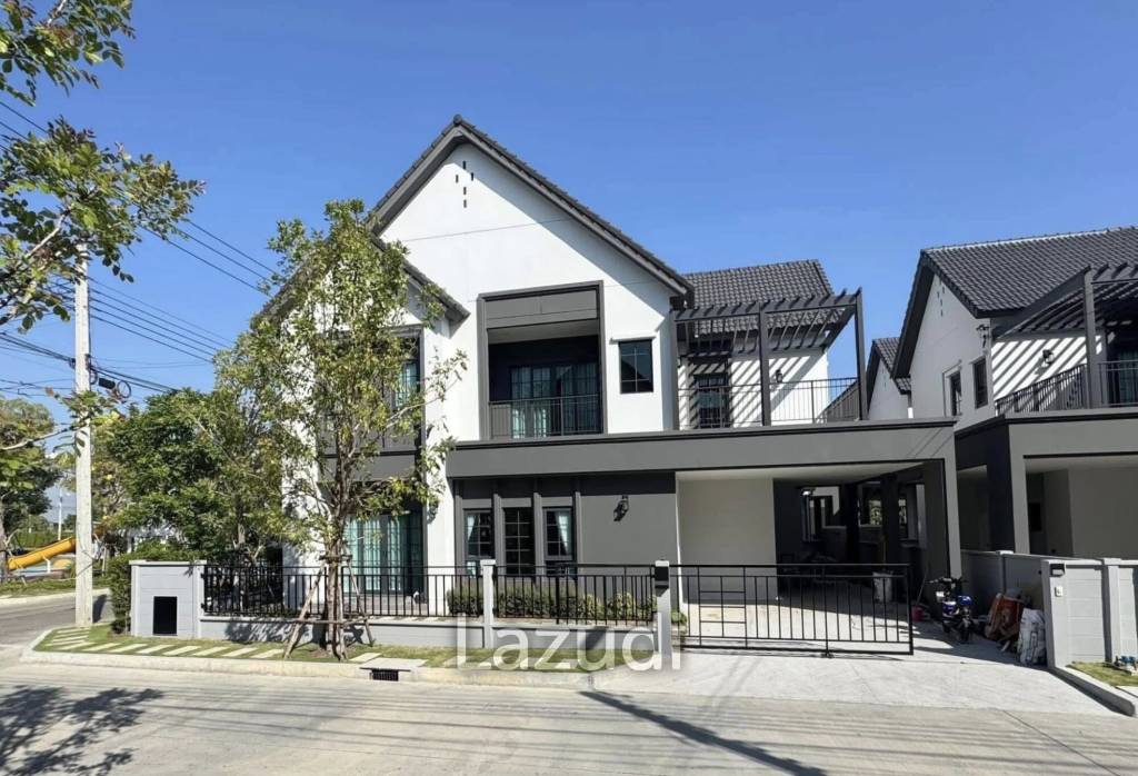 4 Bedroom 5 Bathroom 303 Sq.m Centro Bangna