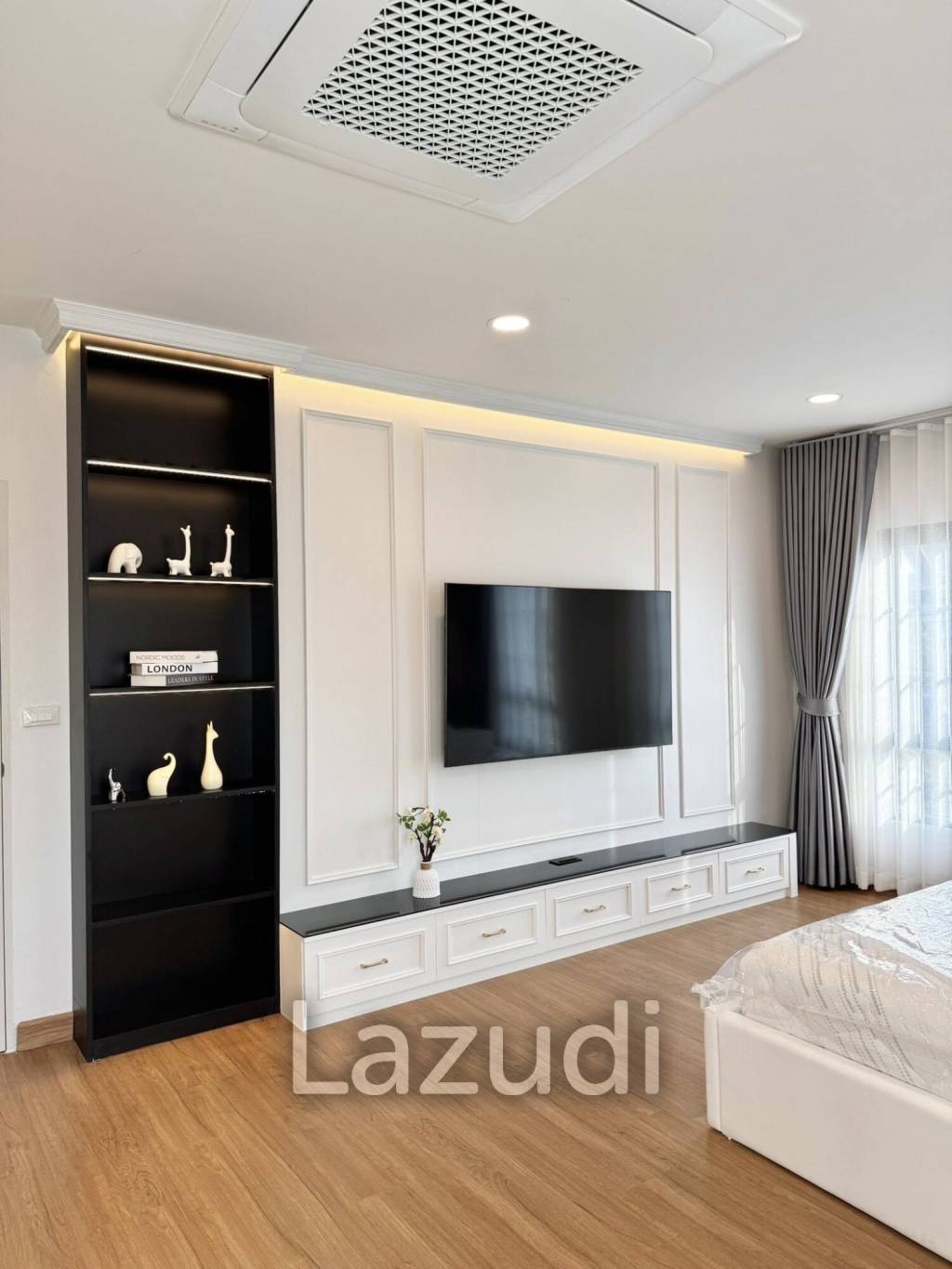 4 Bedroom 5 Bathroom 303 Sq.m Centro Bangna