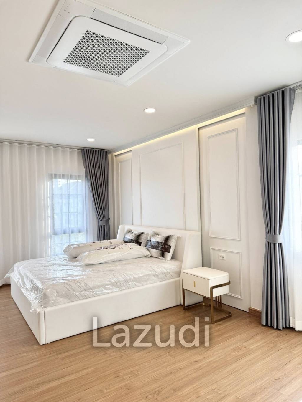 4 Bedroom 5 Bathroom 303 Sq.m Centro Bangna