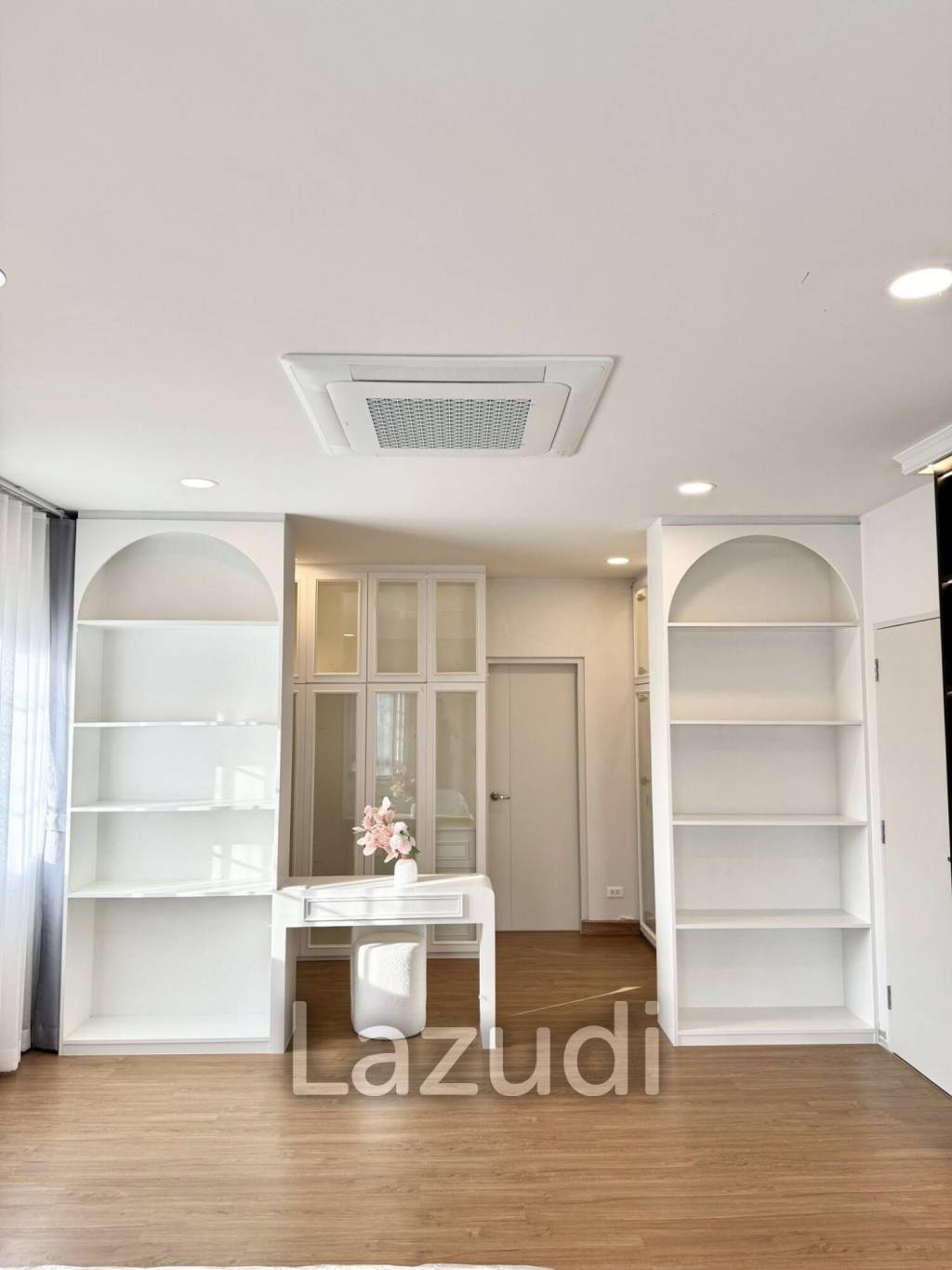 4 Bedroom 5 Bathroom 303 Sq.m Centro Bangna