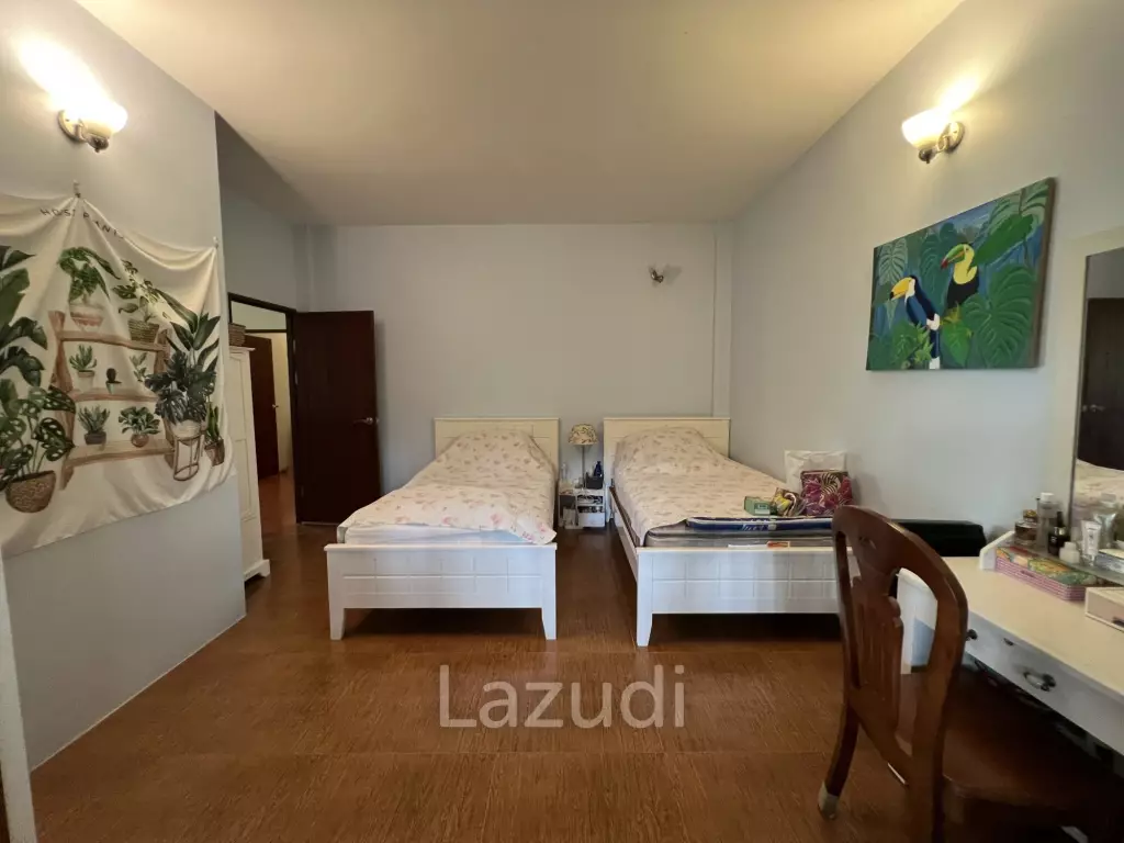 2 Bedrooms Cozy House For Sale in Stunning Garden.
