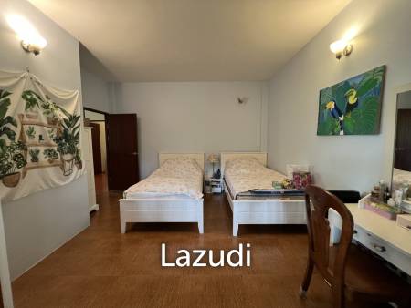 2 Bedrooms Cozy House For Sale in Stunning Garden.