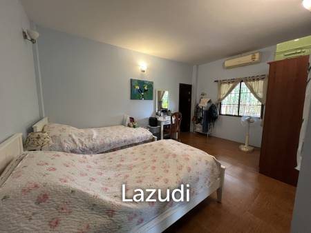 2 Bedrooms Cozy House For Sale in Stunning Garden.