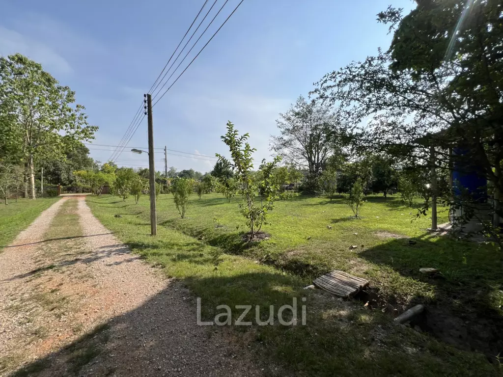 2 Bedrooms Cozy House For Sale in Stunning Garden.