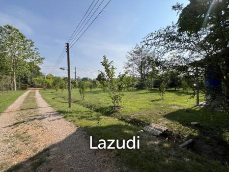 2 Bedrooms Cozy House For Sale in Stunning Garden.