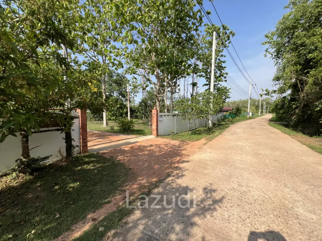 2 Bedrooms Cozy House For Sale in Stunning Garden.