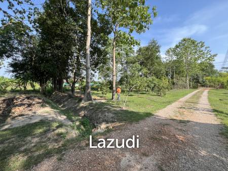 2 Bedrooms Cozy House For Sale in Stunning Garden.