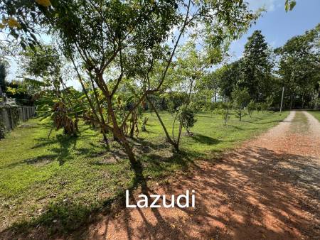 2 Bedrooms Cozy House For Sale in Stunning Garden.